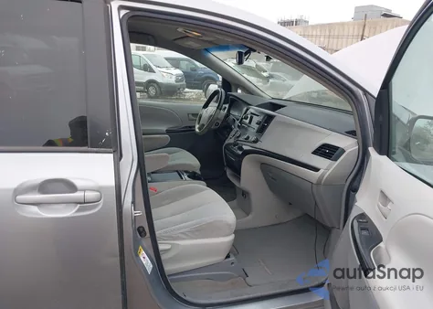 2011 Toyota Sienna Le V6 из США, поврежденный, VIN 5TDKK3DC2BS120391